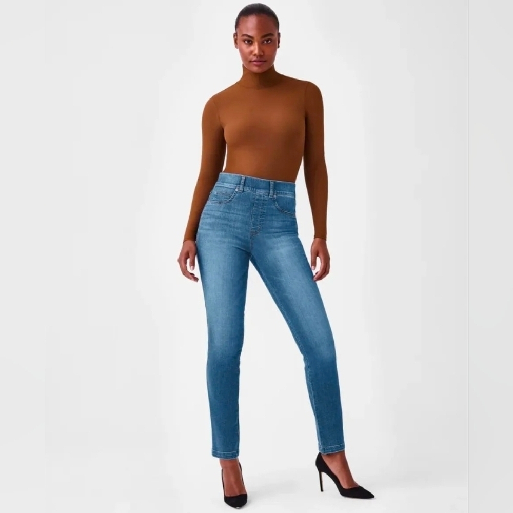 NWOT SPANX Women's Straigh Leg Jeans in Blue Size L